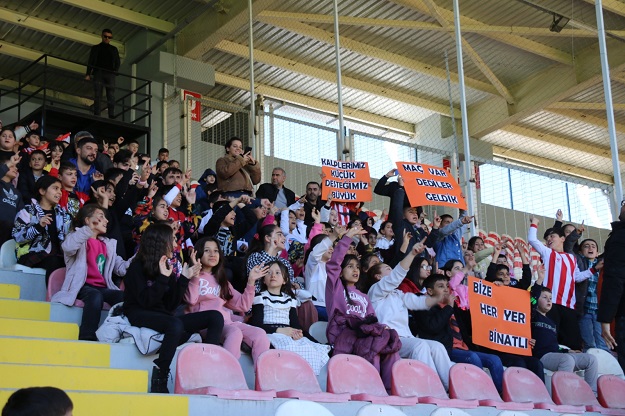 Öğrenciler Coştukça Coştu