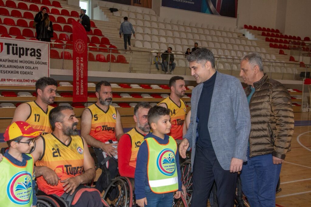 Engelli basketçileri yalnız bırakmadı
