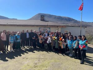 YURT ÖĞRENCİLERİ, KÖY ÖĞRENCİLERİNİ UNUTMADI