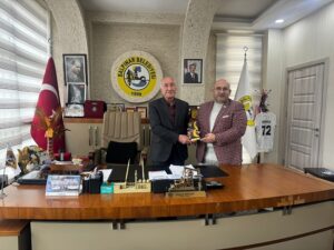 Hüseyin Geylani’ye özel ödül