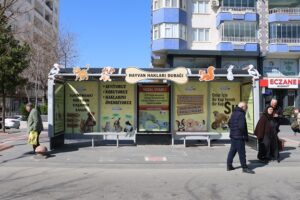 DURAKLAR ÇİÇEK BAHÇESİ OLDU