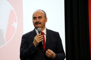 VALİ CANALP 23 NİSAN’I KUTLADI