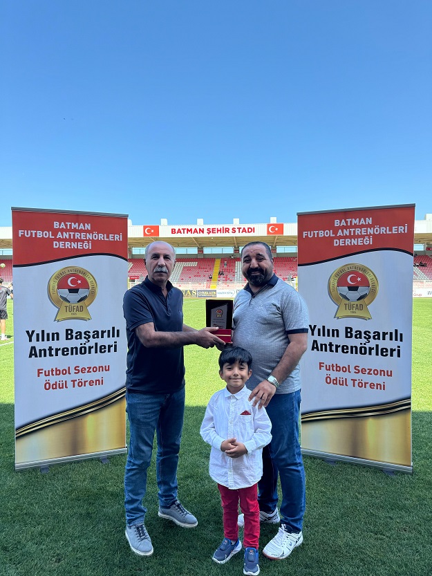 OSMAN SEYREK ‘YILIN ANTRENÖRÜ’ SEÇİLDİ