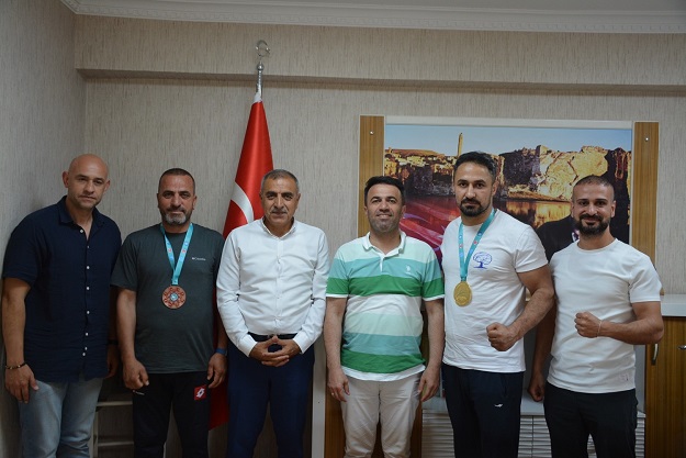 DÜNYA ŞAMPİYONLARI GENÇLİK’TEYDİ