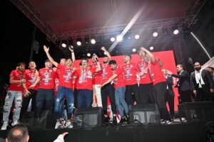 Nasıroğlu Petrolspor, şampiyonluğunu kutladı.