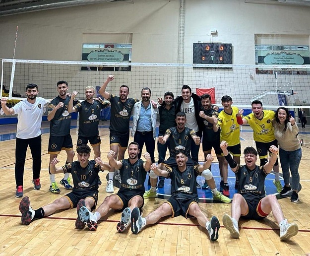 KOZLUK VOLEYBOLDA 2. LİGE YÜKSELDİ