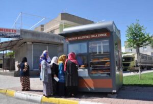 Ücretsiz ekmek dağıtımına devam