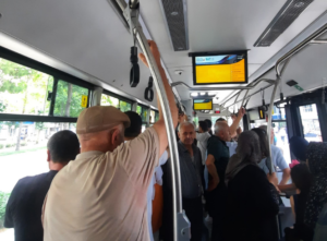 VATANDAŞ, OTOBÜSLERDE PİŞİYOR….