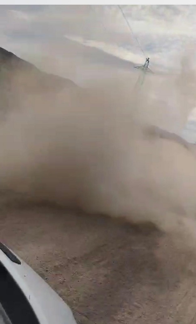 TOZLU YOL ÇİFTÇİYİ PERİŞAN ETTİ