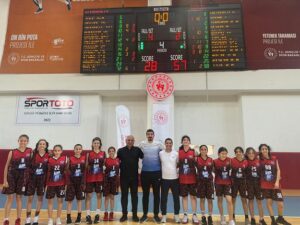 BASKETBOLDA TARİH YAZAN OKUL