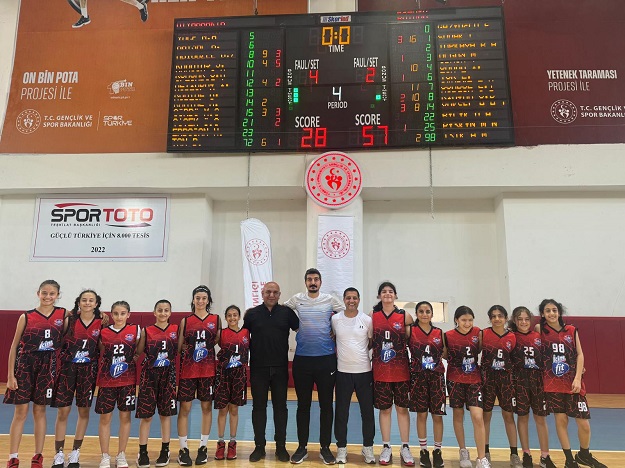BASKETBOLDA TARİH YAZAN OKUL