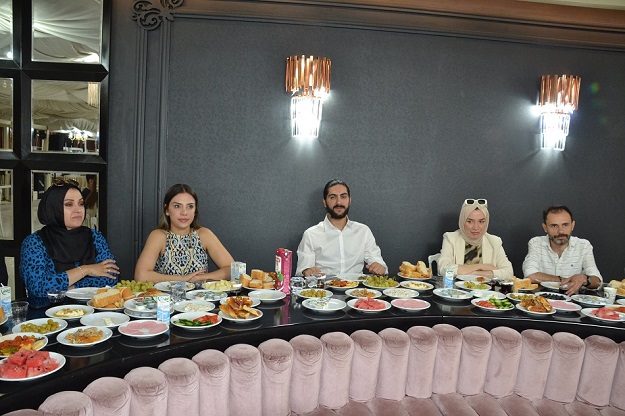 “Bini aşkın programa imza attık”