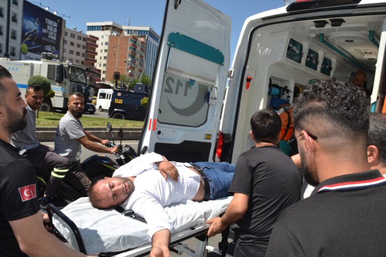 DEM Parti önünde gerginlik