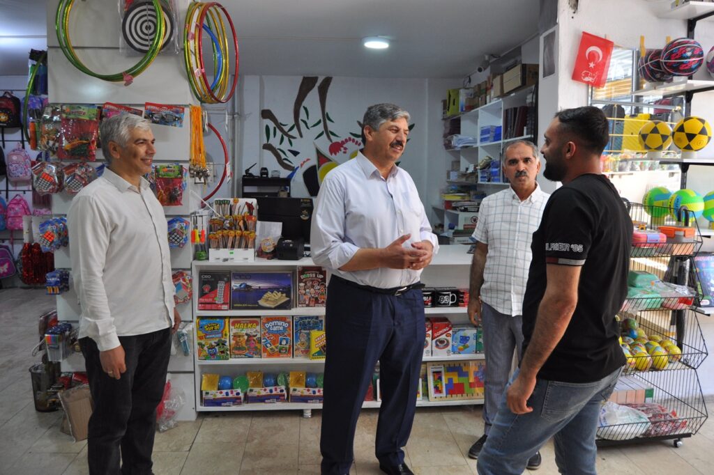 Esnafın sorunlarını dinledi