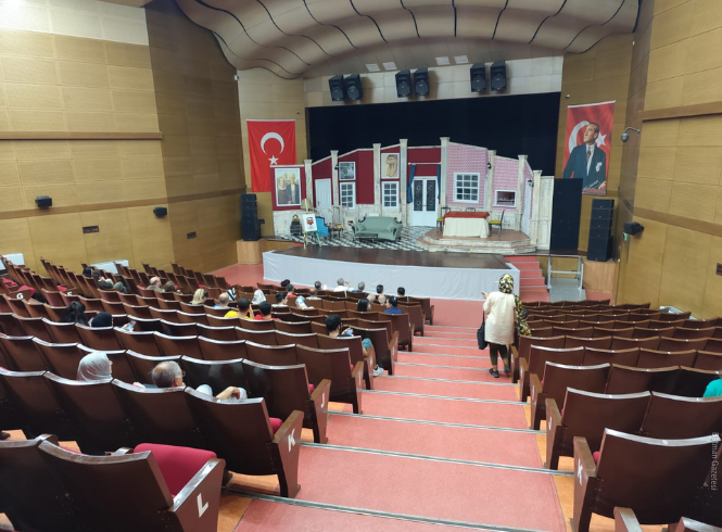 ‘BAŞIBOŞ’ OYUNU SERGİLENDİ