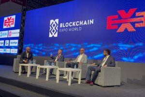 Blockchain teknolojisi enine boyuna tartışıldı