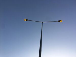 Gündüz yanan lambalar tepki çekiyor