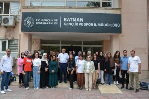 GENÇLER ÜCRETSİZ TATİL YAPMAYA DEVAM EDİYOR