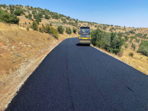 Köy yolları asfaltlanıyor