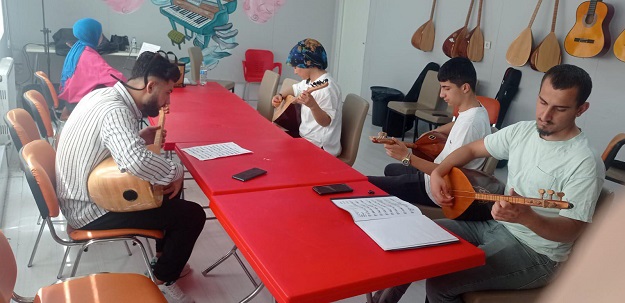 GENÇLİK’İN MÜZİK KURSLARINA YOĞUN İLGİ