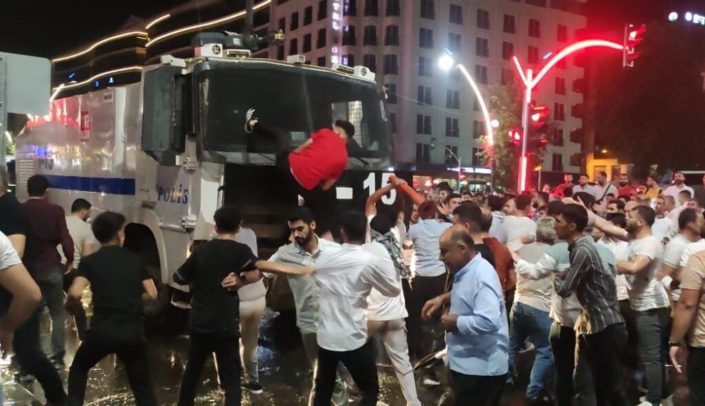 SALDIRIDA 3 GÖZALTI