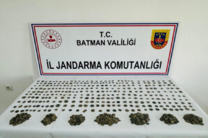 Uyuşturucu ve tarihi sikke ele geçirildi