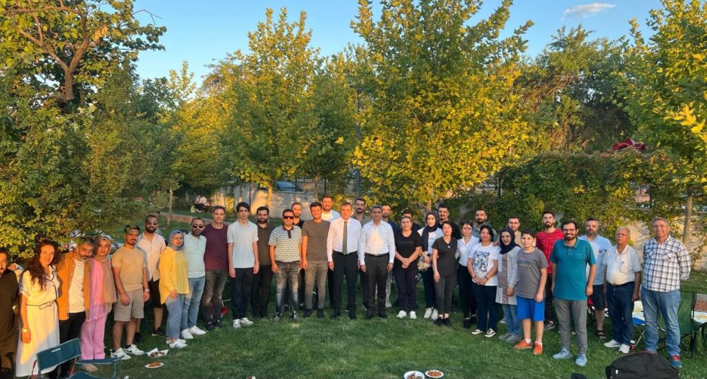 ‘Çay Var İçersen, Batmanlı Var Gelirsen’