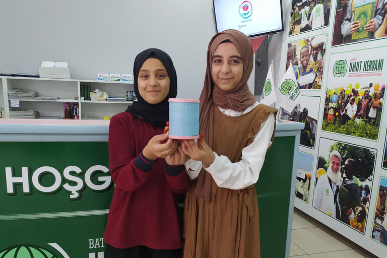 Öğrenciler, Gazze için para topladı