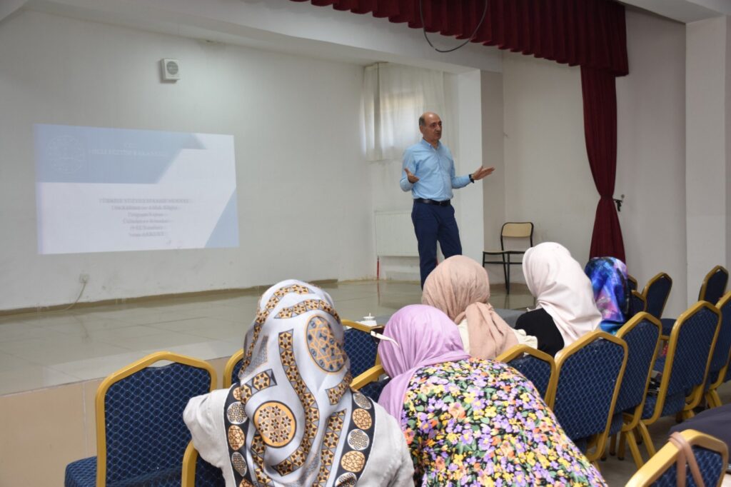 “Öğretmenlerimiz, geleceğimizin mimarıdır”