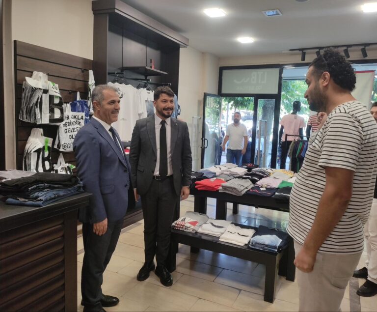 “Siyaset, gönül alma işidir”