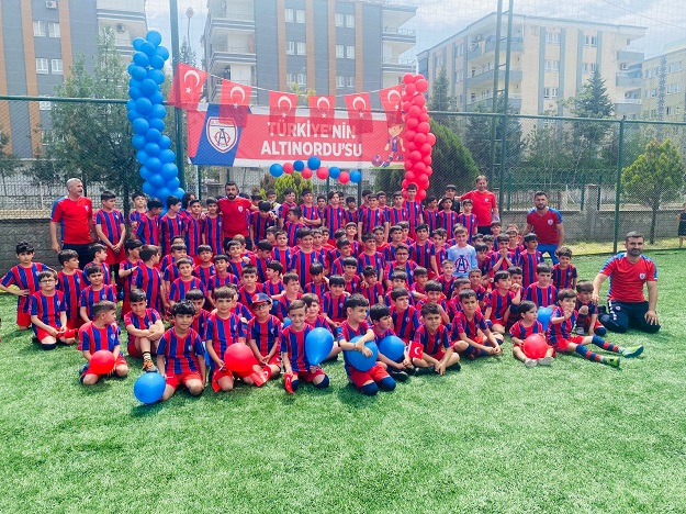 ALTINORDU FUTBOL OKULU, GAZİANTEP’E ÇIKARMA YAPIYOR