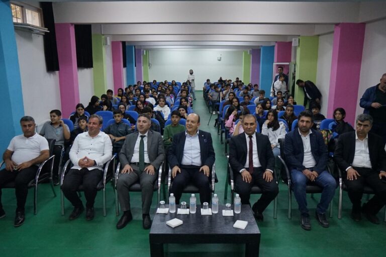 Akademisyenler Beşiri’de öğrencilerle buluştu