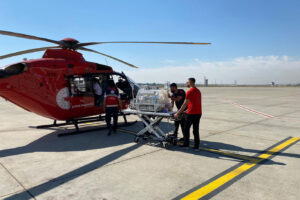 Ambulans helikopter İbrahim bebek için havalandı