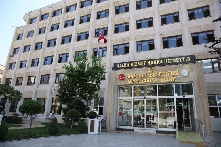 Belediyede 7 ay sonra atama