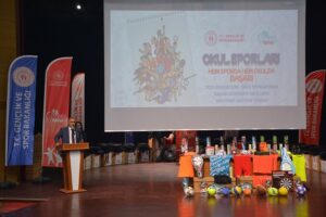 200 OKULA MALZEME YARDIMI