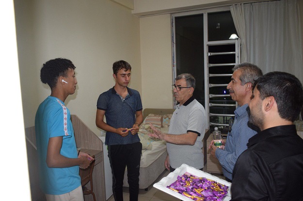 ÖĞRENCİLER ODALARINDA DİNLENİLİYOR