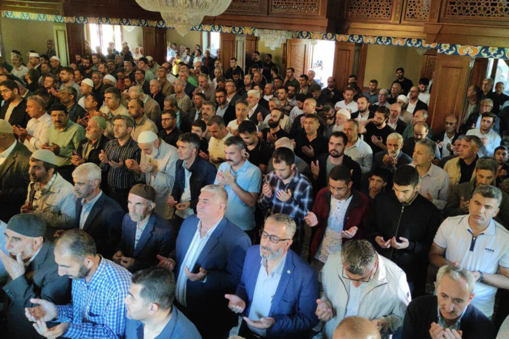 Sinvar için gıyabi cenaze namazı kılındı