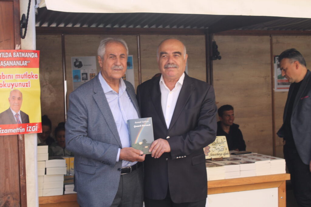 YAZAR KEMAL TARHAN’A YOĞUN İLGİ