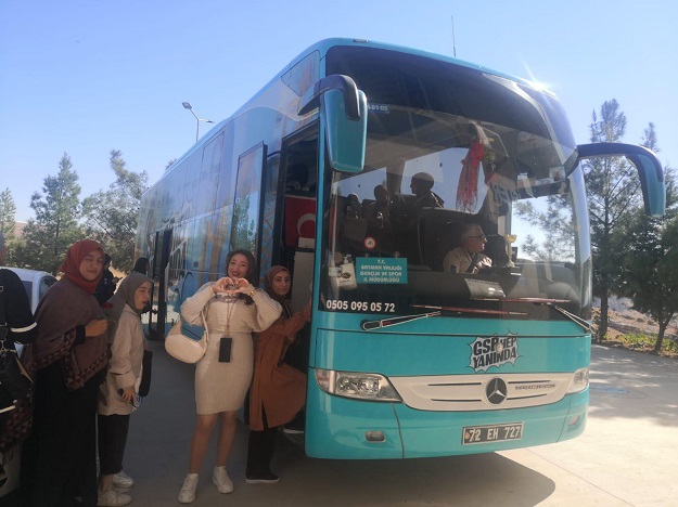 ÜNİVERSİTE ÖĞRENCİLERİ HASANKEYF’E HAYRAN KALDI