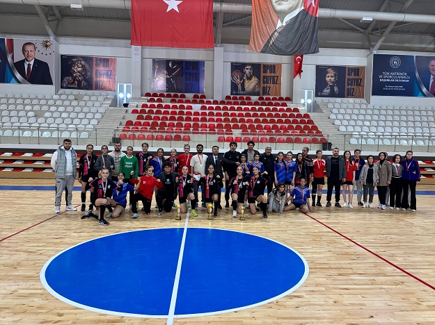 SPOR LİSESİ KIZLARI HENTBOLDA ŞAMPİYON OLDU