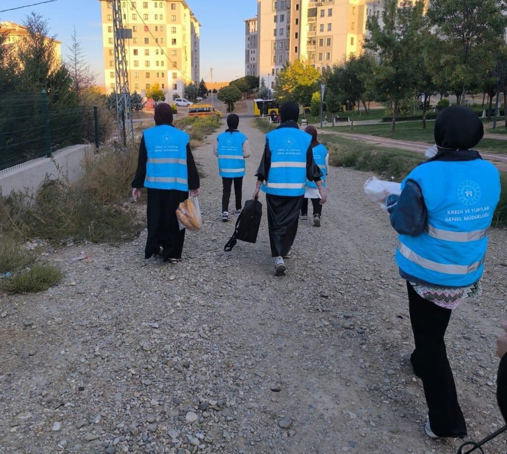 “ARTAN YEMEKLER İSRAF DEĞİL, İHTİYAÇ SAHİPLERİNE AŞ OLUYOR”