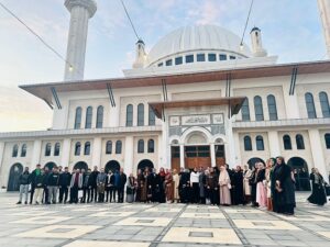 KIZ ÖĞRENCİLER ‘SABAH NAMAZINDA’ BULUŞUYOR