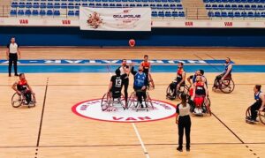 Van deplasmanında önemli galibiyet; 28-59