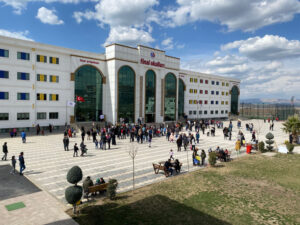 FİNAL OKULLARI “BURSLULUK VE KABUL SINAVI” BAŞVURULARI DEVAM EDİYOR