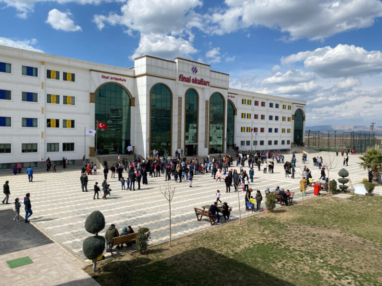 FİNAL OKULLARI “BURSLULUK VE KABUL SINAVI” BAŞVURULARI DEVAM EDİYOR