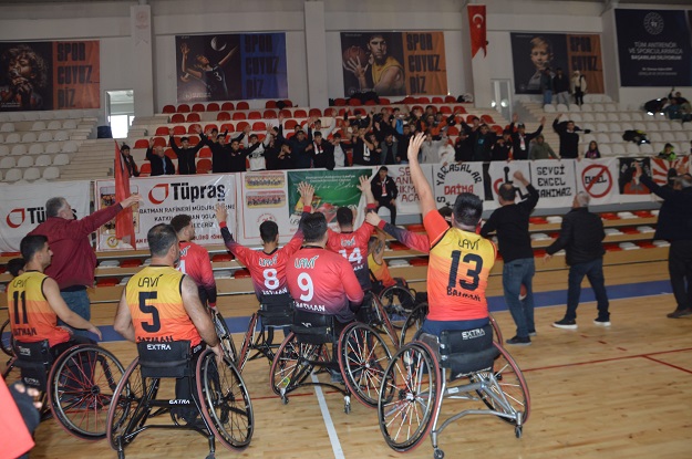 Yarasalar Taraftar Grubu, Batmanlı Basketbolculara Destek Verdi