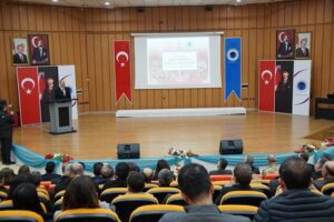 AKADEMİSYENLER, ÖĞRENCİLERLE BULUŞTU