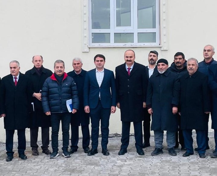 ÇARIKLI MUHTARI FIRAT ÇAĞIR’DAN VALİ CANALP’A ÖZEL KARŞILAMA