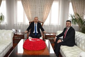 Başkan Çetin’den Vali Canalp’e ziyaret