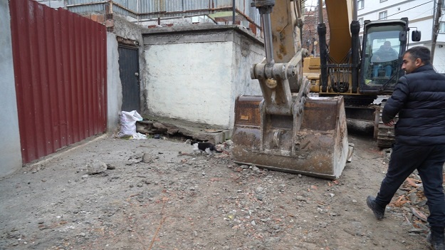 CAN DOSTUMUZ İÇİN YIKIM BİR SÜRE DURDURULDU